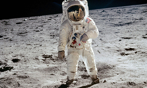 Der erste Mensch betritt den Mond