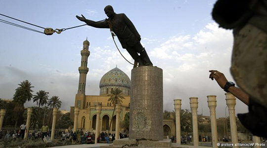 die USA greifen den Irak ein zweites Mal an, destabilisieren damit eine ganze Region und lösen eine Kettenreaktion im arabischen Raum aus